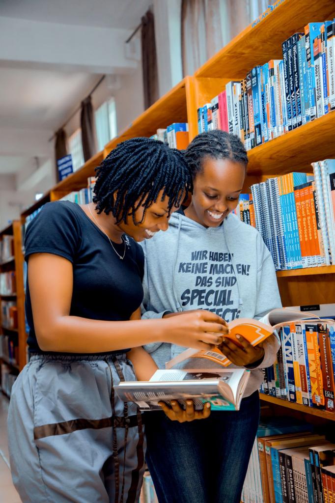 UNILAk's Economic Sciences Students in the Library